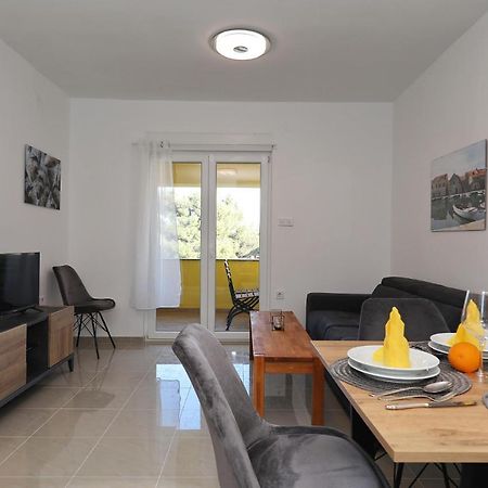 Apartments Oliva Врси Экстерьер фото