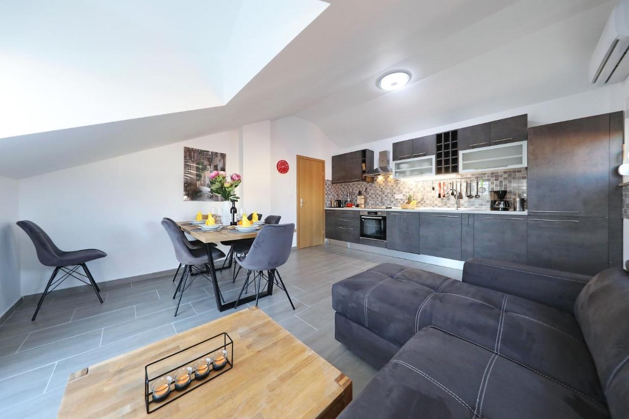 Apartments Oliva Врси Экстерьер фото