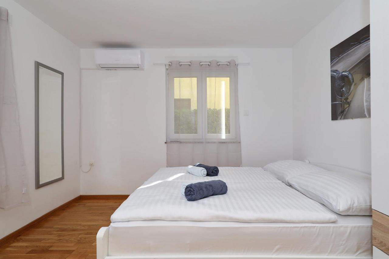 Apartments Oliva Врси Экстерьер фото
